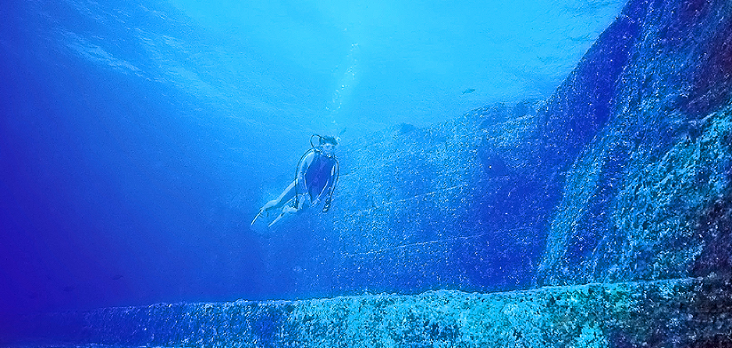 #captionE Underwater Ruins in Yonaguni